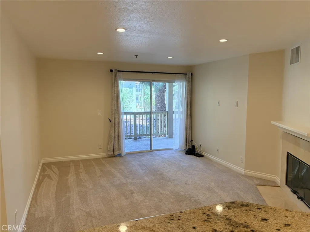 653 Oak Run Unit 305, Oak Park, CA 91377 - Photo 4 of 45, Oak Park, CA