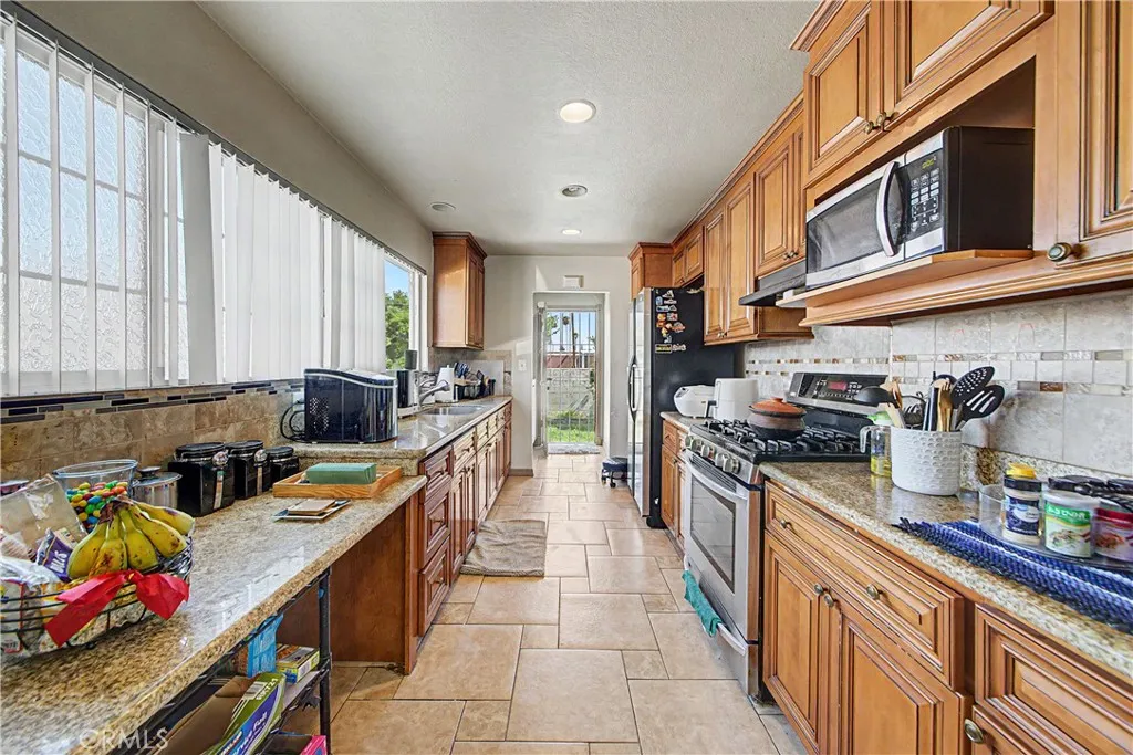 925 W Maplewood, Fullerton, CA 92832 - Photo 3 of 34, Fullerton, CA