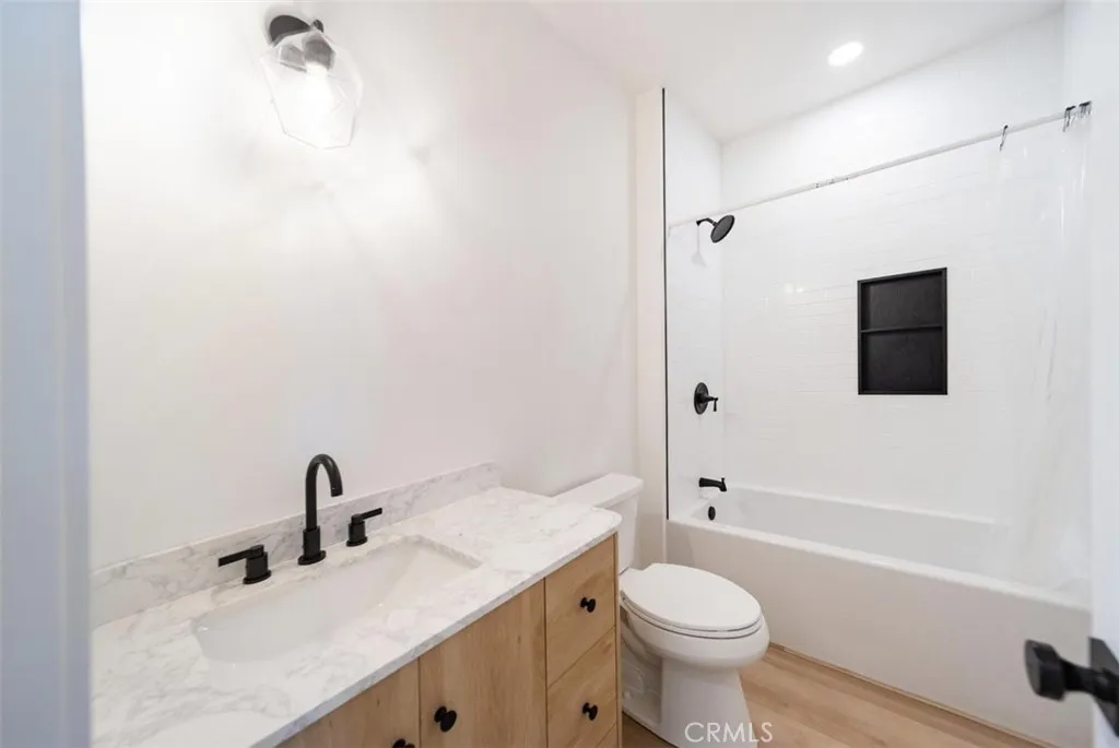 https://cdn.realtyfeed.com/cdn/127/306766593/0d1b0b3490f644fe9033d3171834e700.webp