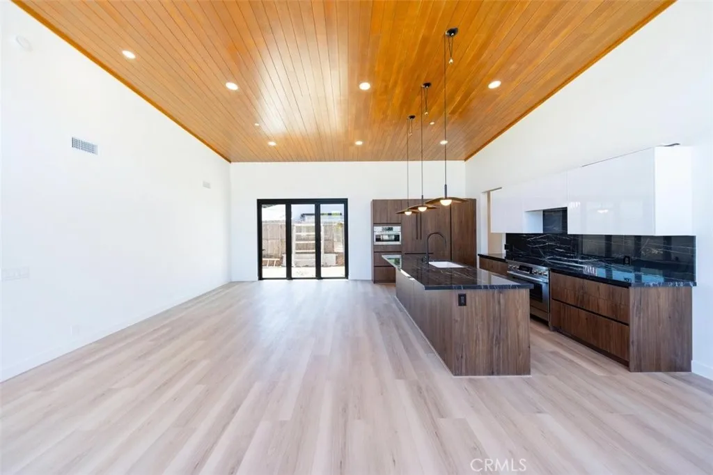 https://cdn.realtyfeed.com/cdn/127/306766593/658fc7696d99ff35c23eada01ba8c855.webp
