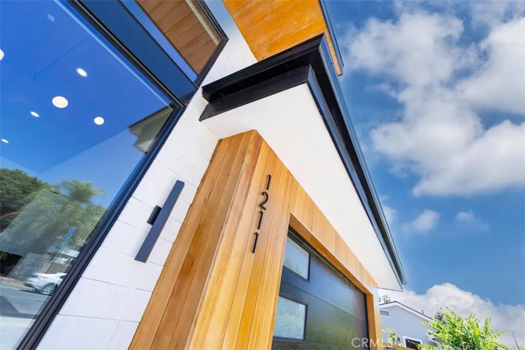 https://cdn.realtyfeed.com/cdn/127/306766593/704d2950fa9b3a09fc939a03be07fba7.webp