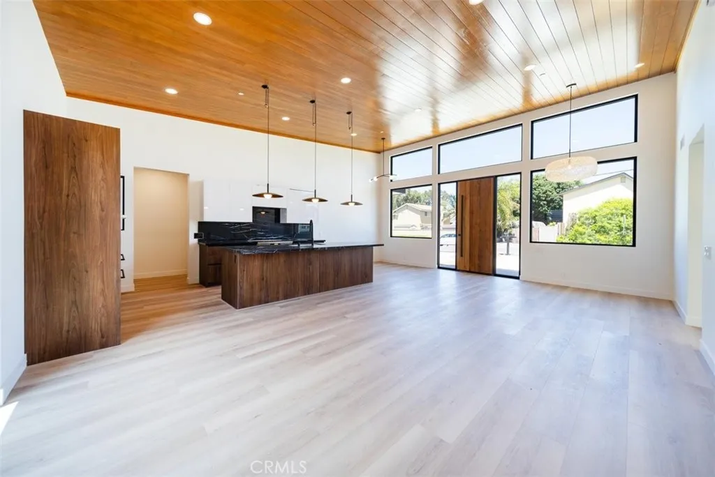 https://cdn.realtyfeed.com/cdn/127/306766593/7b26f79b3200be3ddd501ae586f04146.webp