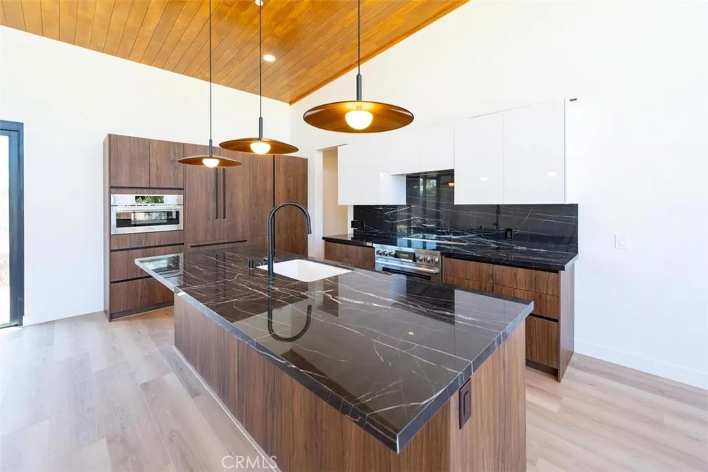 https://cdn.realtyfeed.com/cdn/127/306766593/97a83cdbff7b55e9fdb98f477618a803.webp