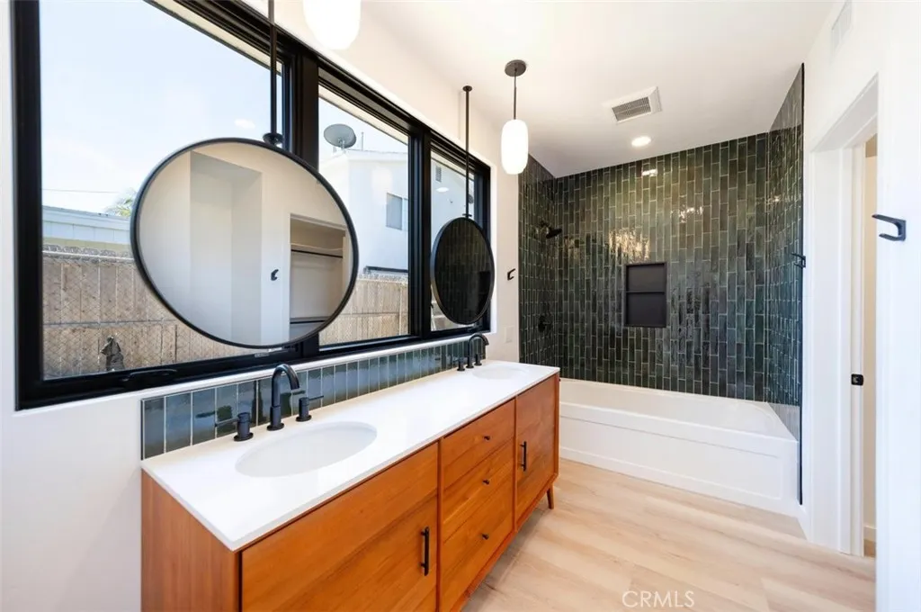 https://cdn.realtyfeed.com/cdn/127/306766593/9ad8ff29164e4422b7d30c84b13ae00f.webp