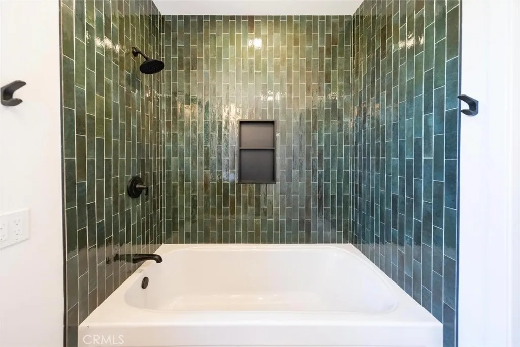 https://cdn.realtyfeed.com/cdn/127/306766593/caa9012fff6d282d5781f433e896bd28.webp