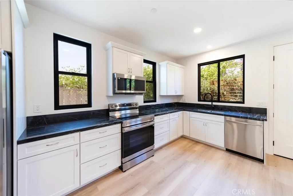 https://cdn.realtyfeed.com/cdn/127/306766593/cfb1aaa63a7e72b2a3c12e4aba9373f8.webp