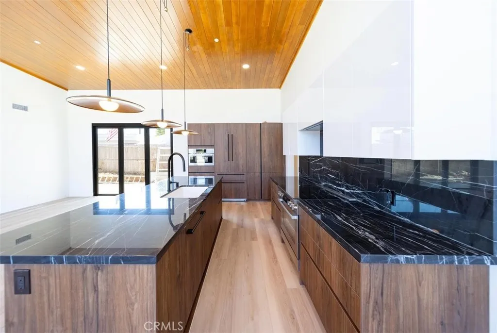 https://cdn.realtyfeed.com/cdn/127/306766593/f18f38fe7013465f18a14a9f85a7f683.webp