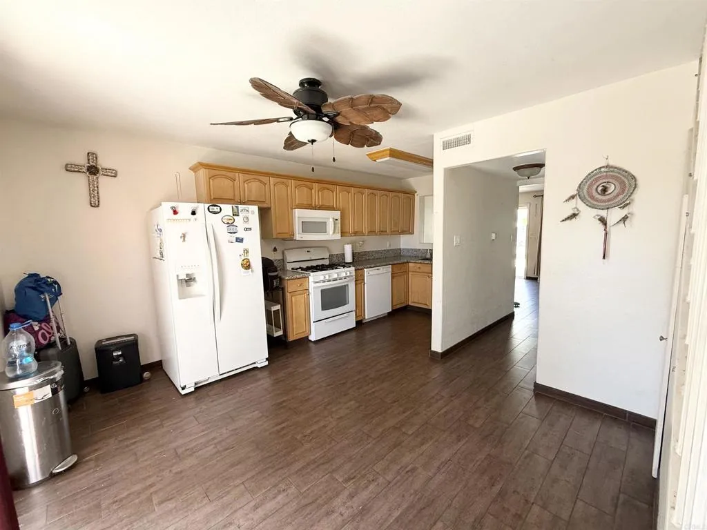 https://cdn.realtyfeed.com/cdn/127/306766603/19dfce27f5498761eb66f956b562b16e.webp