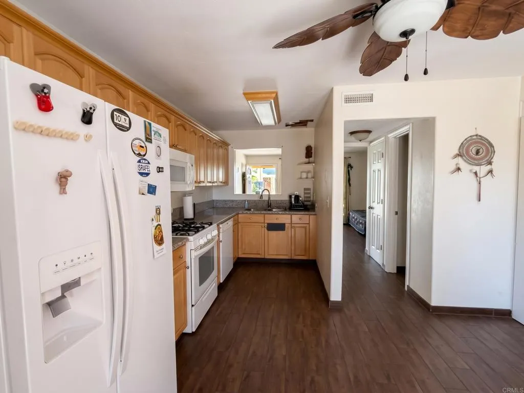 https://cdn.realtyfeed.com/cdn/127/306766603/75ebe079ad2b73bdaefd25bde7c71f59.webp