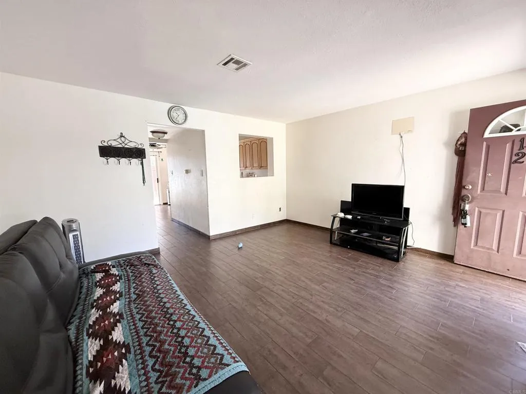 https://cdn.realtyfeed.com/cdn/127/306766603/dfadedea1b51da2a60214b4e103d0f43.webp