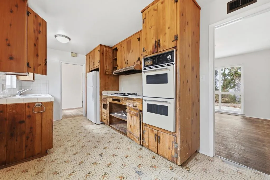 https://cdn.realtyfeed.com/cdn/127/306766996/d2cedd4a7c76fe15e8ee9155616b0520.webp