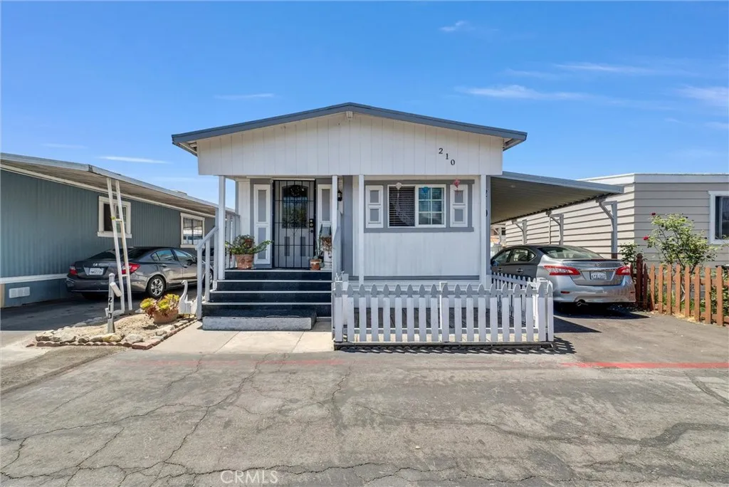 210 Dresden Ave, Santa Ana, CA 92703 - Photo 2 of 22, Santa Ana, CA