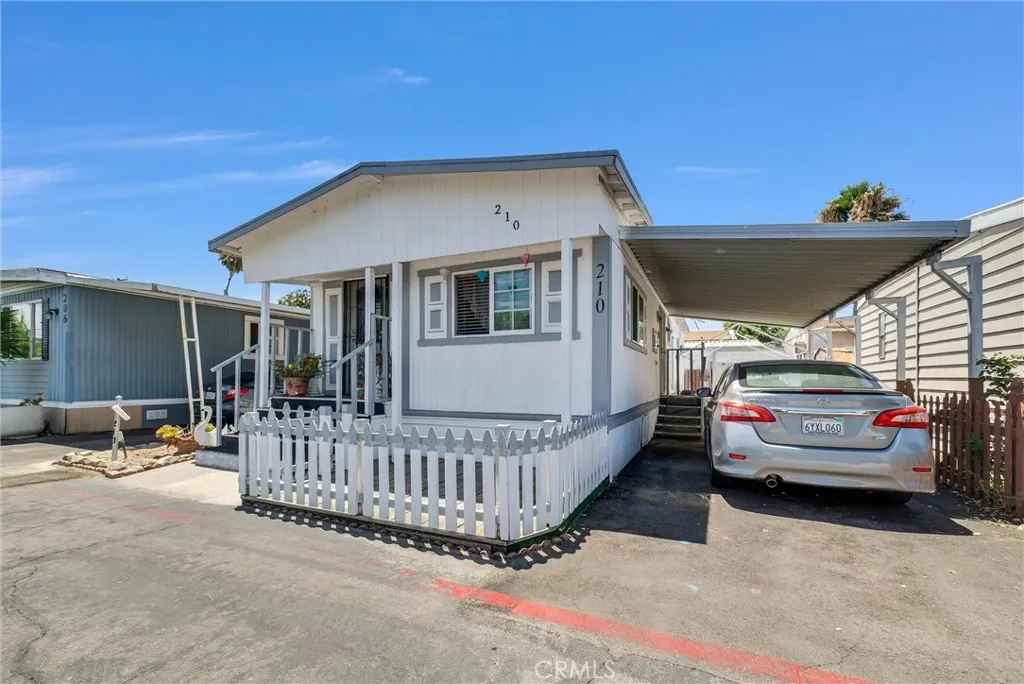 210 Dresden Ave, Santa Ana, CA 92703 - Photo 4 of 22, Santa Ana, CA