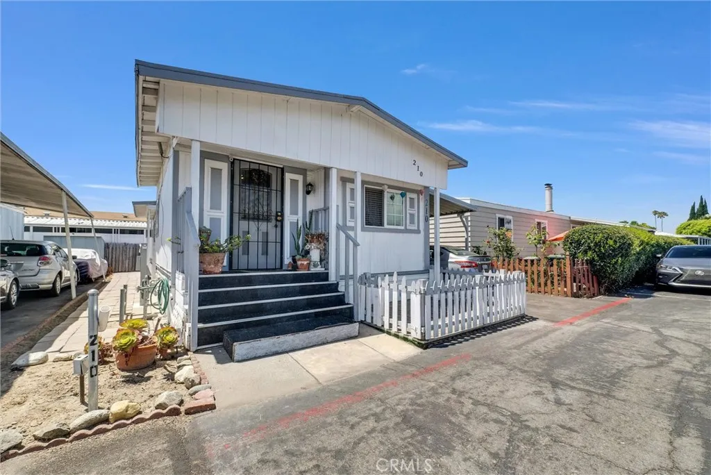 210 Dresden Ave, Santa Ana, CA 92703 - Photo 3 of 22, Santa Ana, CA