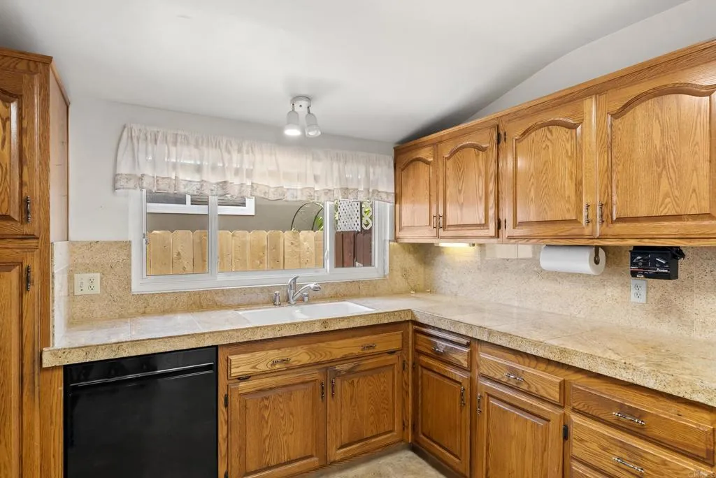 https://cdn.realtyfeed.com/cdn/127/306767249/51d0d6d2cd843c7580713d19b3ba782a.webp