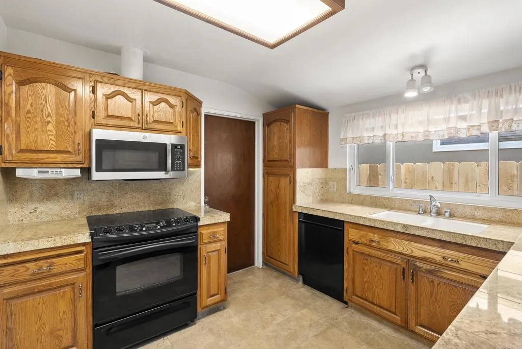 https://cdn.realtyfeed.com/cdn/127/306767249/e28c6c4de3cce156c127f56b8088af12.webp