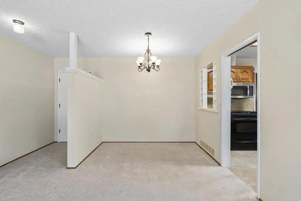 https://cdn.realtyfeed.com/cdn/127/306767249/fafb46986b4ec916a1de30dfe592a1c6.webp