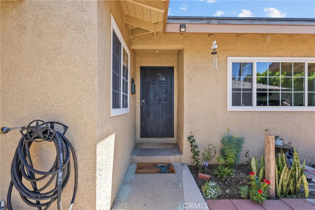 11924 Chadron Avenue, San Fernando, CA 91340 - Photo 3 of 27, San Fernando, CA