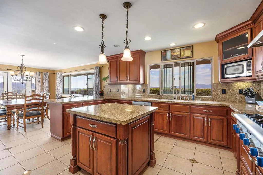 https://cdn.realtyfeed.com/cdn/127/306767386/3abe472a7a1be9015fdd4f85c390d749.webp
