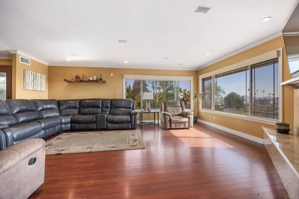 https://cdn.realtyfeed.com/cdn/127/306767386/681ec0d326a920068f3dbbf35c7b676a.webp