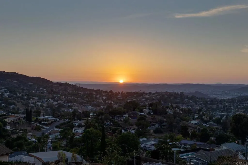 https://cdn.realtyfeed.com/cdn/127/306767386/83f0dc0eba9bf56db179fceae7f3a358.webp