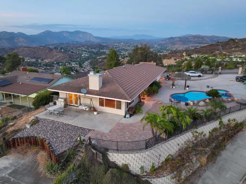 https://cdn.realtyfeed.com/cdn/127/306767386/8de4f70a14c19b736e5b17ae85660e28.webp