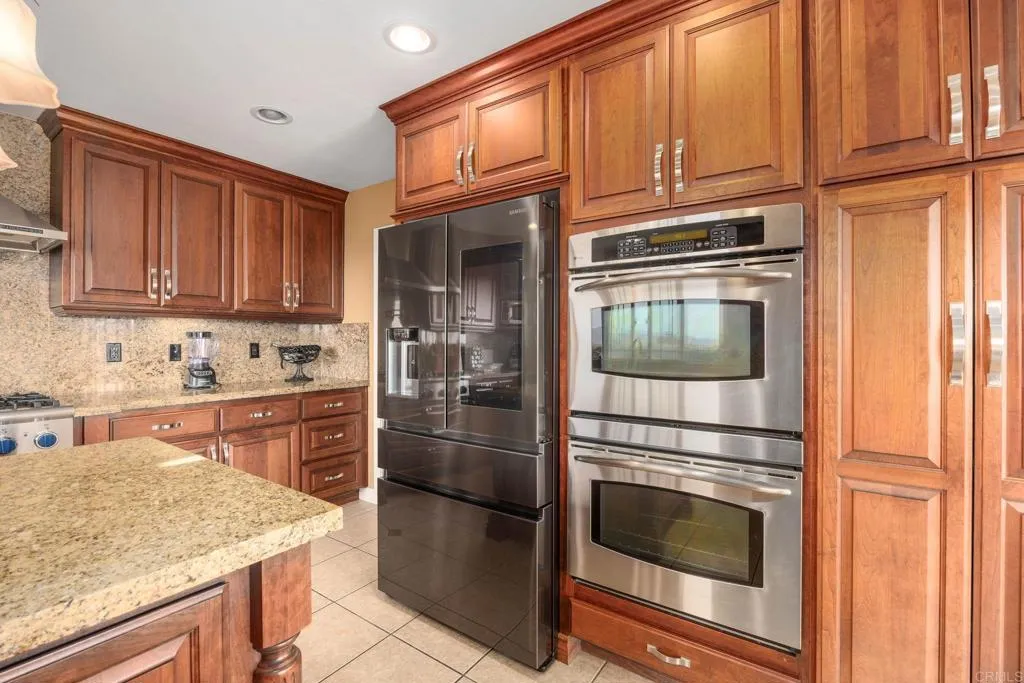https://cdn.realtyfeed.com/cdn/127/306767386/92ef8b333ae7f9b7c0e805ed888b6fc1.webp