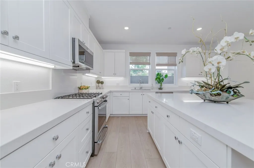 204 Yerba, Irvine, CA 92618 - Photo 4 of 38, Irvine, CA