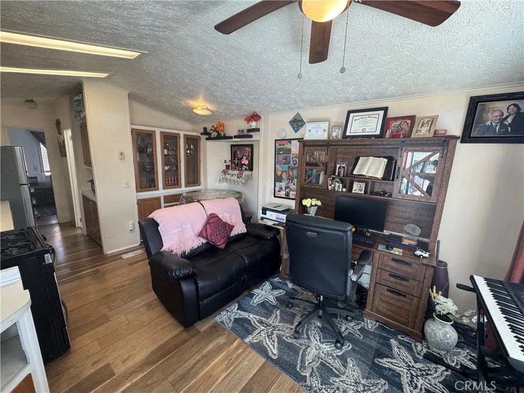 1850 W Orangethorpe Unit 81e, Fullerton, CA 92833 - Photo 4 of 16, Fullerton, CA