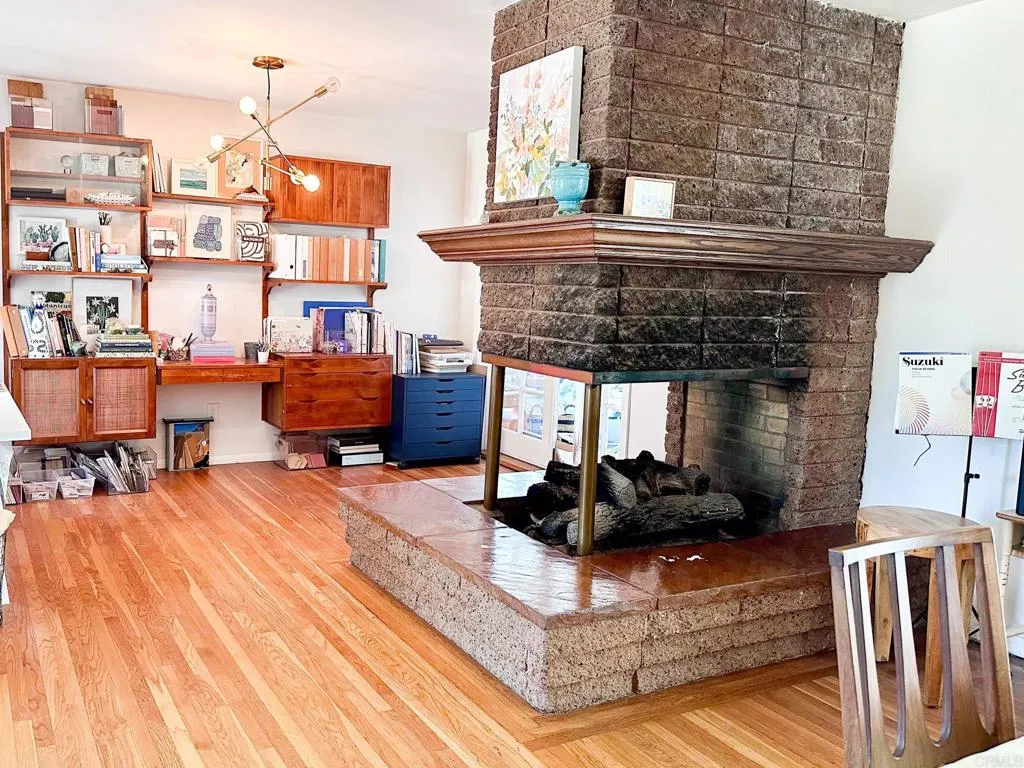 https://cdn.realtyfeed.com/cdn/127/306767465/02f318a6aa2efc607759eb24862a8781.webp