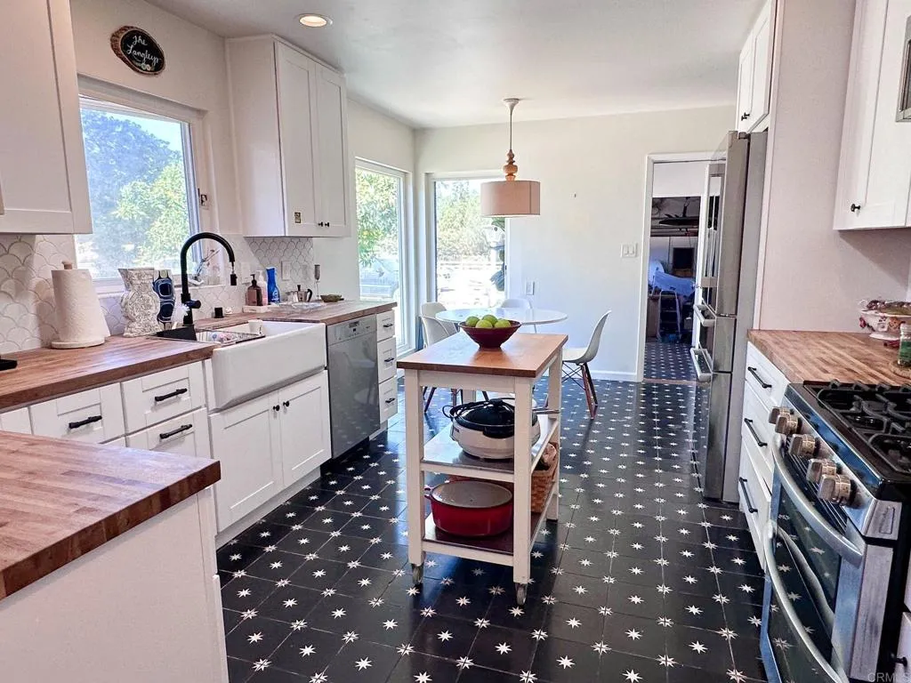 https://cdn.realtyfeed.com/cdn/127/306767465/86a53a4fad30416bfc49b16625d7f690.webp