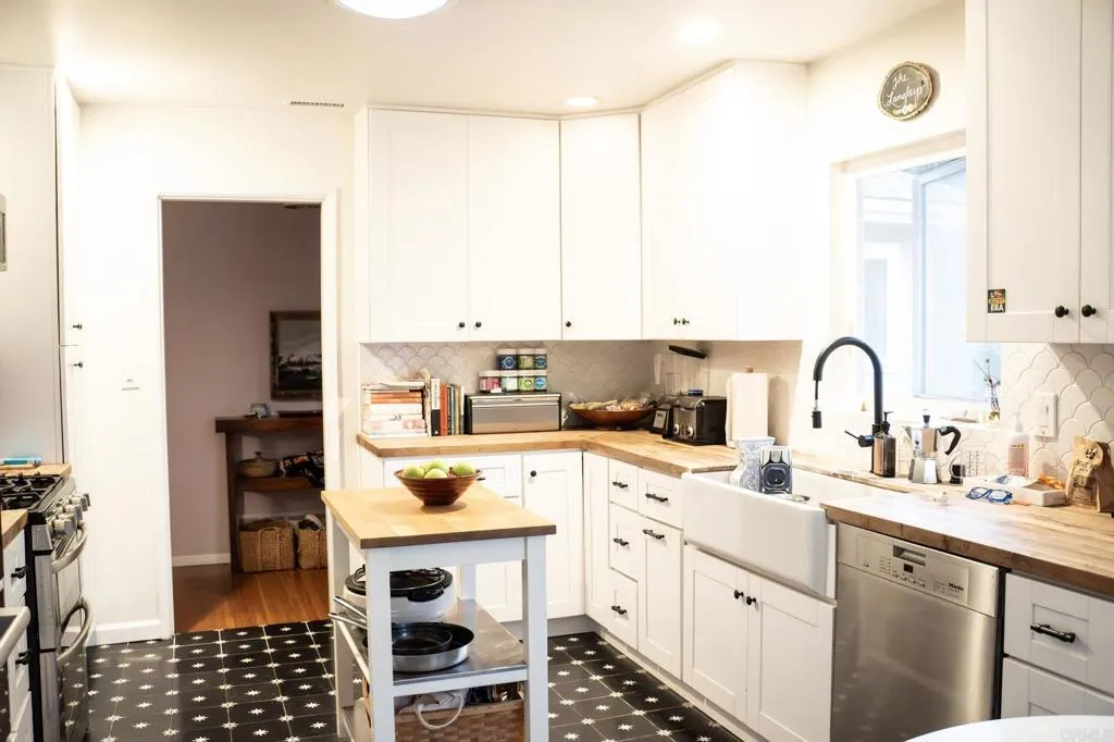 https://cdn.realtyfeed.com/cdn/127/306767465/9e24c191a143e6061cd8c93fc3df6c7c.webp