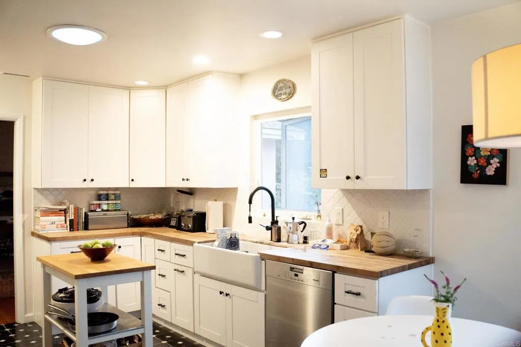 https://cdn.realtyfeed.com/cdn/127/306767465/d240faa47f83ba388ac6c787fc9791b6.webp