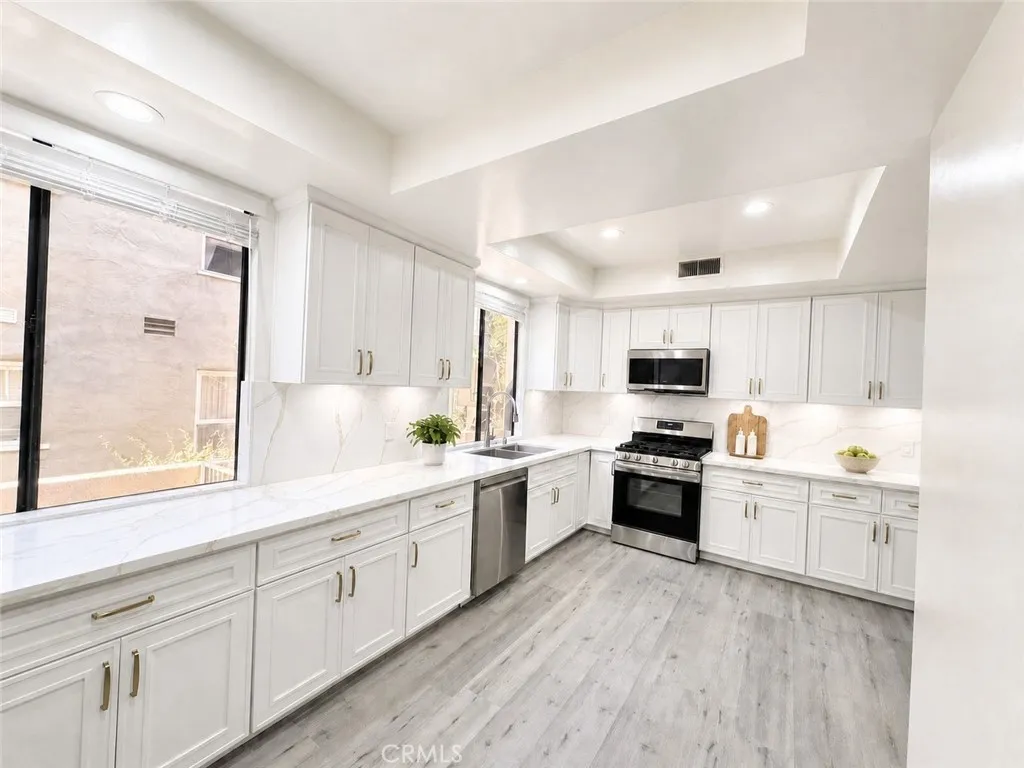 235 S Tower Unit 108, Beverly Hills, CA 90211 - Photo 5 of 18, Beverly Hills, CA