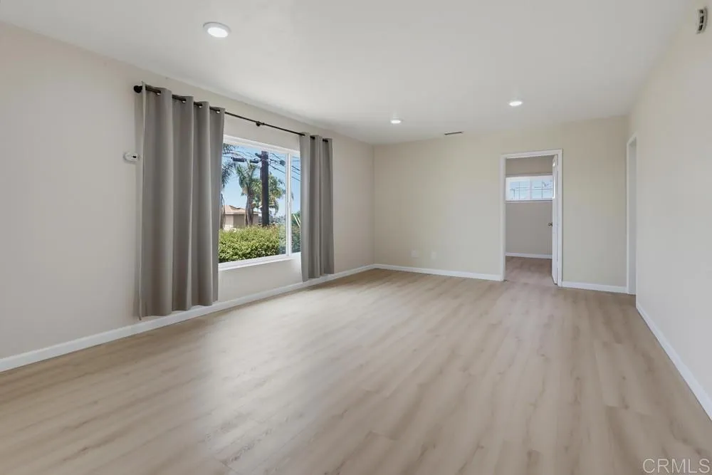 https://cdn.realtyfeed.com/cdn/127/306767533/898e5eecaae13e0f82f67f2de87a6e35.webp