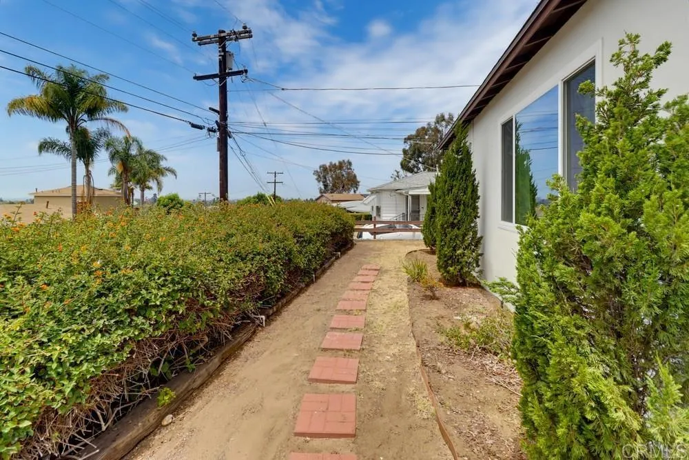https://cdn.realtyfeed.com/cdn/127/306767533/8e3af70815756117a1815df0f968485c.webp