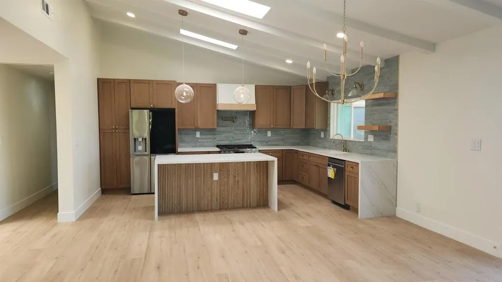 https://cdn.realtyfeed.com/cdn/127/306767574/996d812dcec0bfe139632555835af490.webp