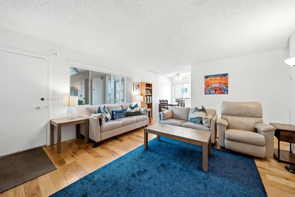 https://cdn.realtyfeed.com/cdn/127/306767611/230ec8d8247663cfac29907c0c141596.webp