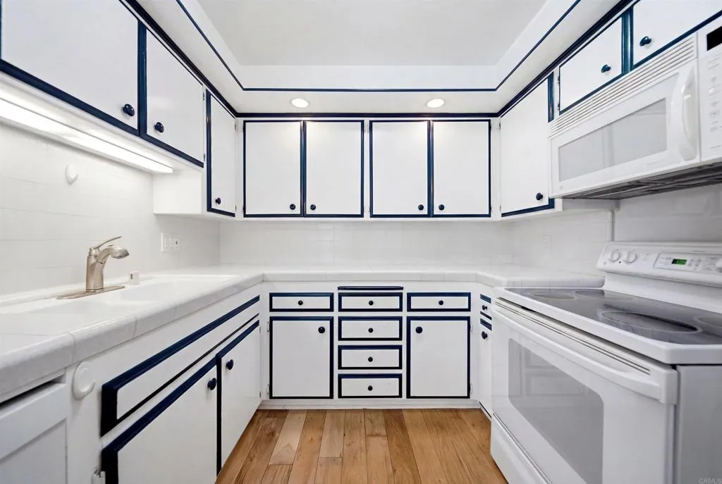 https://cdn.realtyfeed.com/cdn/127/306767611/3ca9ec83fb13dd49b28ecfbca32badf3.webp