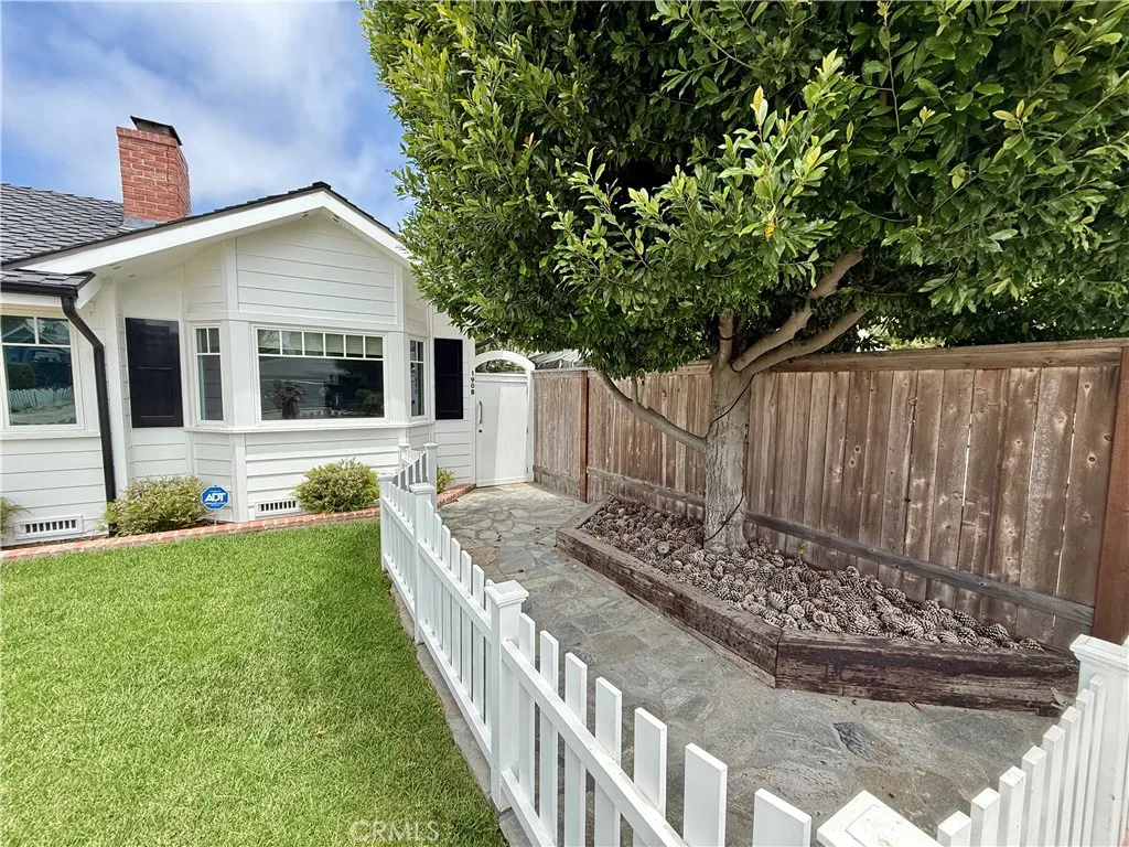 Costa Mesa, CA 92627