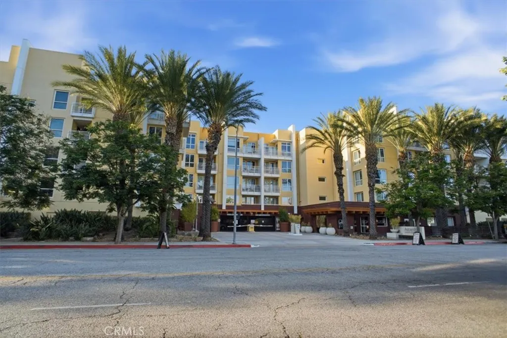 21301 Erwin Unit 443, Woodland Hills, CA 91367 - Main photo, Woodland Hills, CA