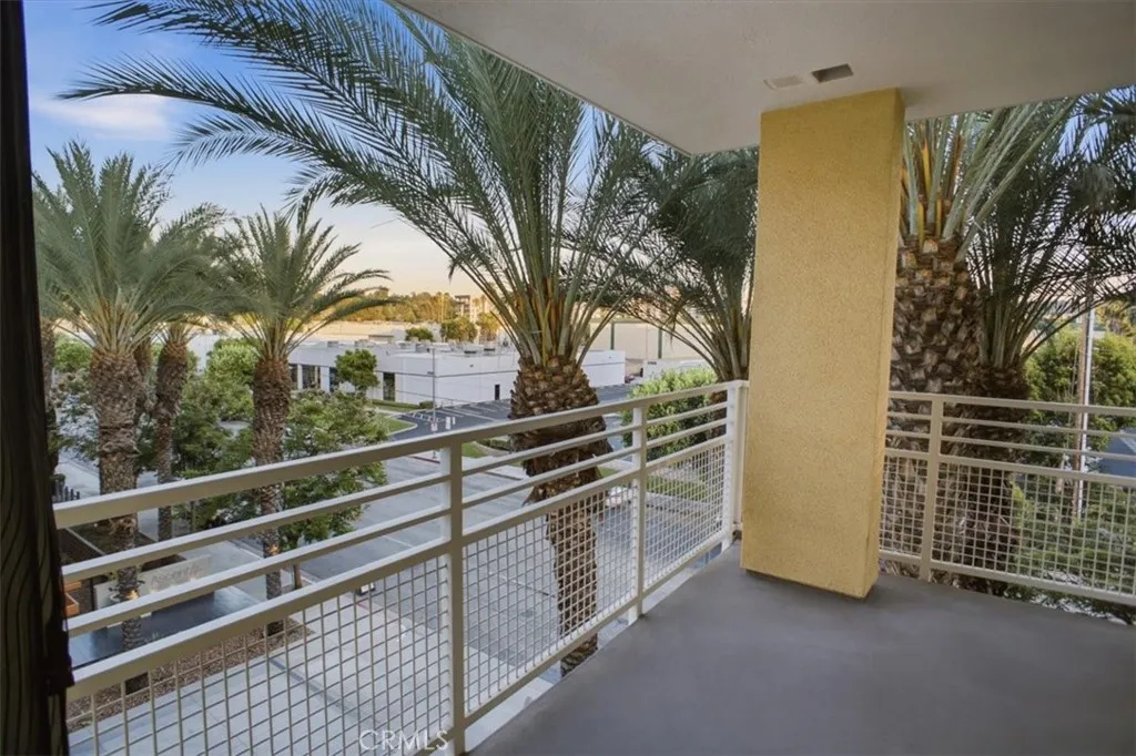 21301 Erwin Unit 443, Woodland Hills, CA 91367 - Photo 5 of 16, Woodland Hills, CA