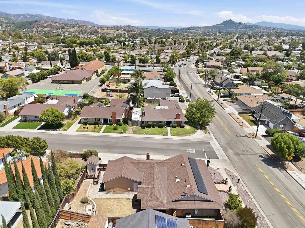 https://cdn.realtyfeed.com/cdn/127/306767836/d50f6f0c7959f546635f18ffc0dd23f0.webp