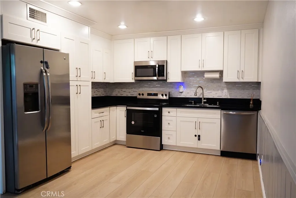 1695 E Avenida De Las Flores, Thousand Oaks, CA 91362 - Photo 4 of 12, Thousand Oaks, CA