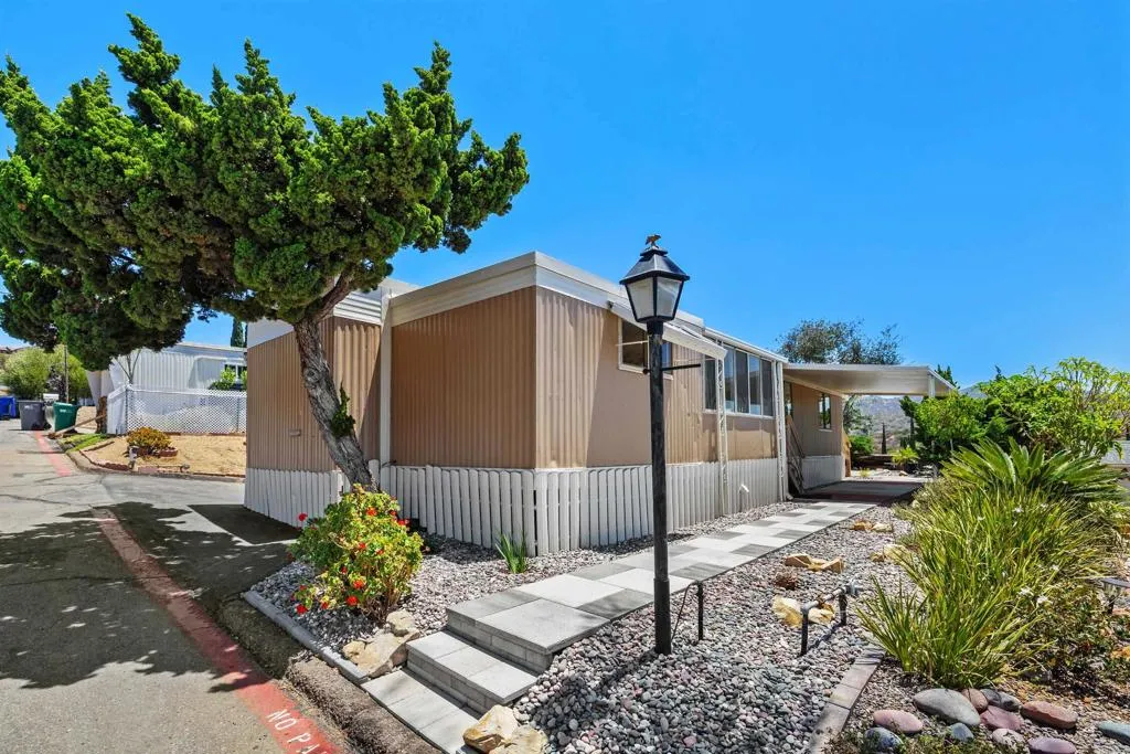 https://cdn.realtyfeed.com/cdn/127/306767965/2f9520c1123fc2ad53d544fd8646fef4.webp