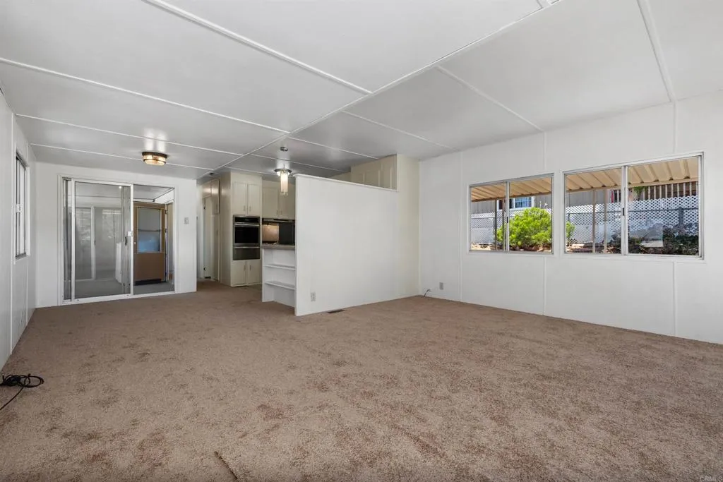 https://cdn.realtyfeed.com/cdn/127/306767965/50dc33160bc05fa2de18cf5eeb0745c4.webp
