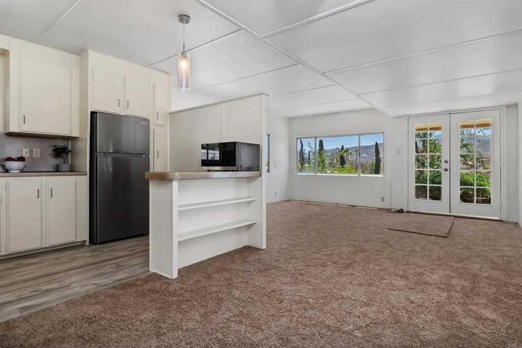 https://cdn.realtyfeed.com/cdn/127/306767965/91370ba943cfef2fd94d689d5e0647f9.webp