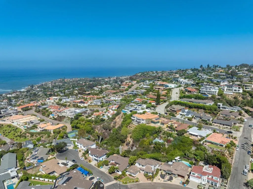 https://cdn.realtyfeed.com/cdn/127/306768032/2edef4faad24aa69eba5e9e46d7b9624.webp