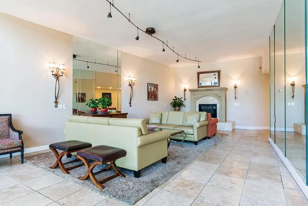 https://cdn.realtyfeed.com/cdn/127/306768127/319bea921d8e07b1f83f30b1153232c3.webp