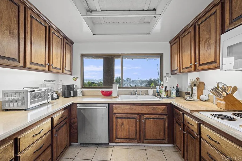 https://cdn.realtyfeed.com/cdn/127/306768127/9c93a336603bcfde88db183115b4fa03.webp